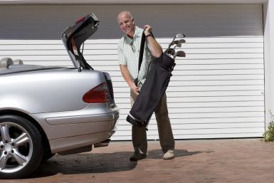 golf-clubs-car-trunk.jpg